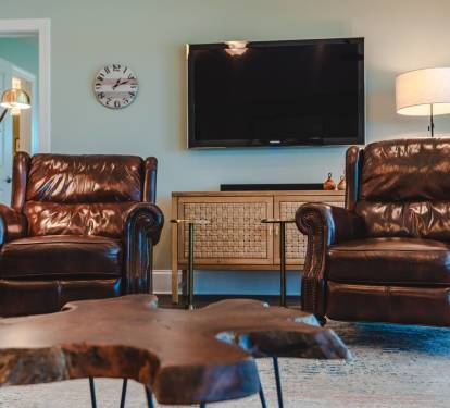 Relax and Rest in Cozy Leather Recliners