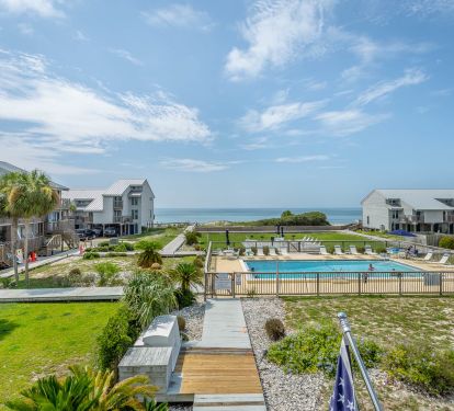 A5 on the deck looking at the pool and ocean. Aww breathtaking.