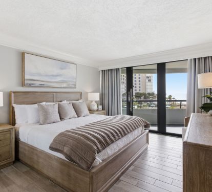 Primary bedroom with gulf view and balcony access