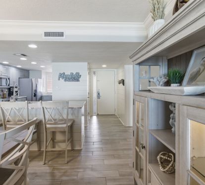 Open concept 2 bed 2 bath condo