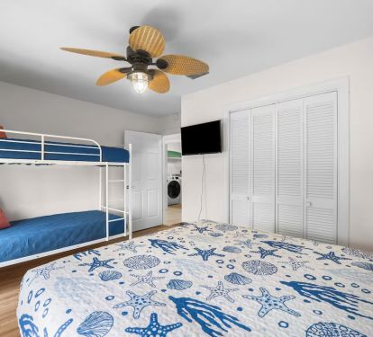 Bunk bed and queen bed room