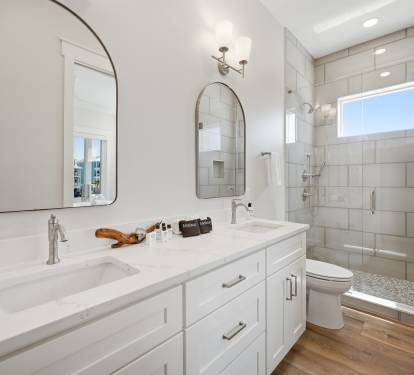 2nd Level Queen Bathroom