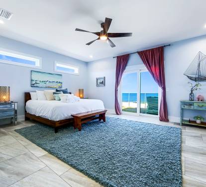 Gulf Front Bedroom with King bed
