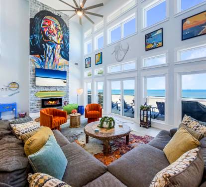 Beautiful Living Room - Great for Families &amp; Friends