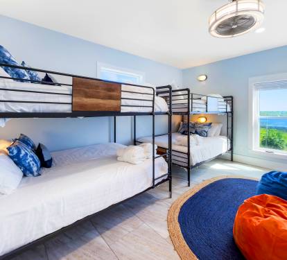 Bunk room with 4 Queen beds