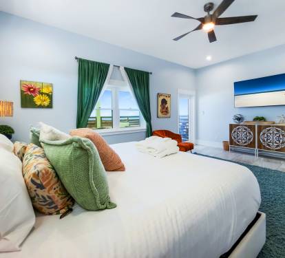 Gulf front bedroom with King bed