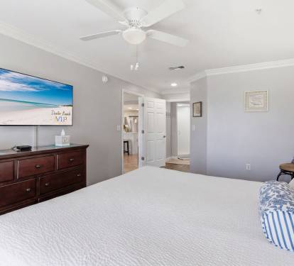 Primary suite with king bed