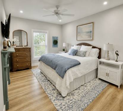 Master Bedroom (King Bed)