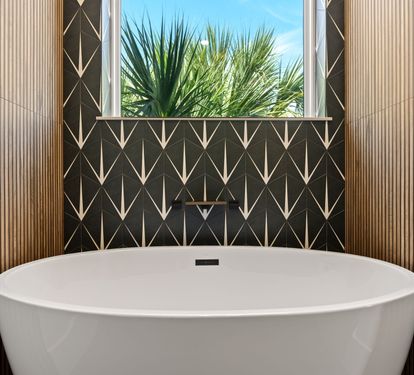 Freestanding bathtub 