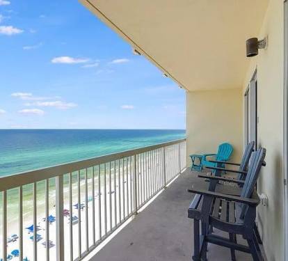 25â€‘ft balcony with turquoise Gulf views - relax and soak in coastal paradise