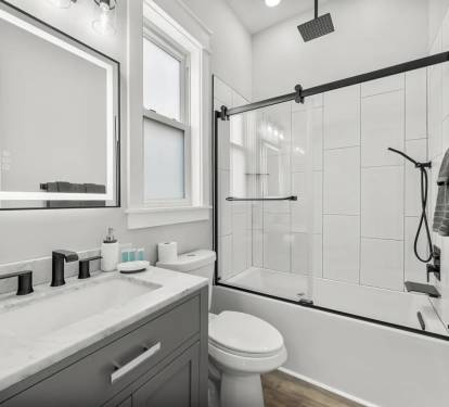Bathroom with Bath Tub