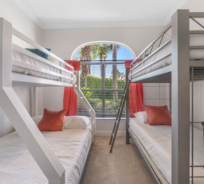 Bunk bed room