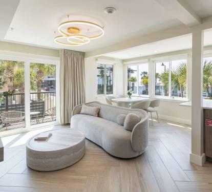 2nd floor corner unit w view of gulf