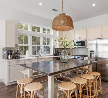 Pendant-lit dining for big family dinners and long conversations