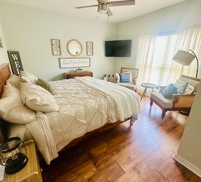 King Bedroom 2- 55" smart TV, Night Stands, Charging Stations, sitting chairs