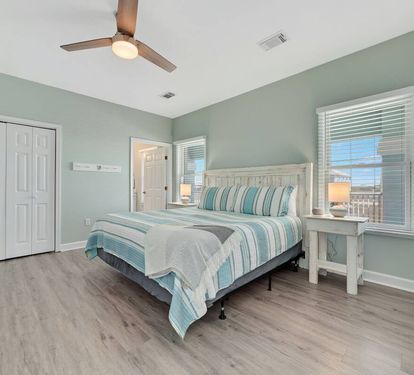 King bedroom with ensuite full bath