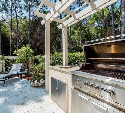 Summer kitchen with BBQ, refridgerator and sink..
