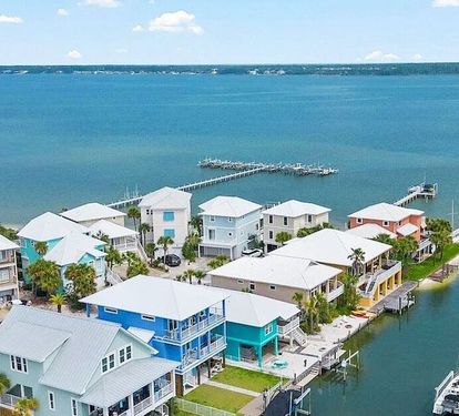 WATERFRONT Retreat w/ FREE kayaks & paddle boards. Peaceful Sandy Beach & Sound