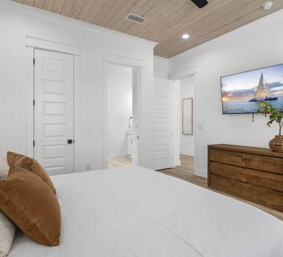 Bedroom # 1: King Suite (First Floor)