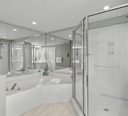 Primary En-Suite Bathroom