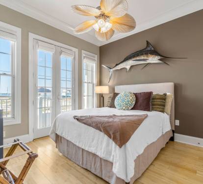 2nd Floor Guest Bedroom (Queen)