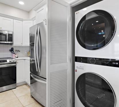 French Door Refrigerator provides plenty of food storage space and Full Size Washer/Dryer is perfect for family size loads