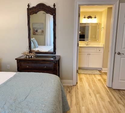 Guest king bedroom