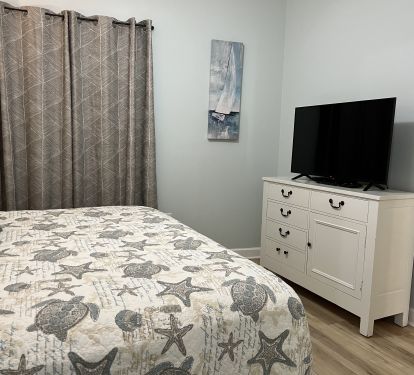 King bed & Smart TV