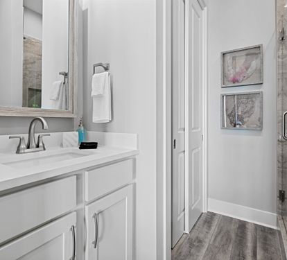 Top Floor King Bedroom Bath