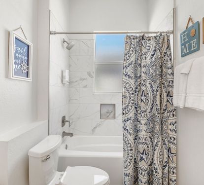 Shared full bathroom between bedrooms 3&4
