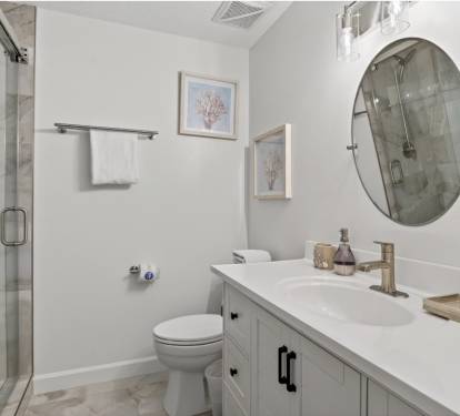 2nd King Bathroom



