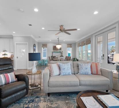 Make Yourself at Home & Relax in Your Waterfront Newly Furnished Beach Retreat 