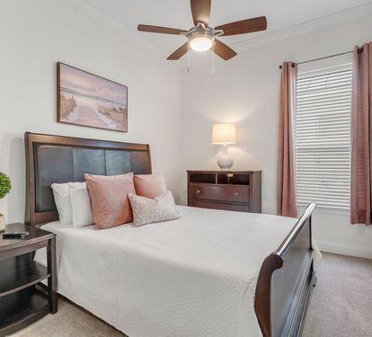 Bedroom with queen bed