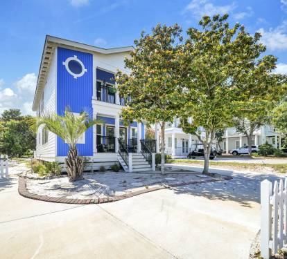 Beautifully renovated 5 BR 5 1/2 bath home 1 block from the beach!