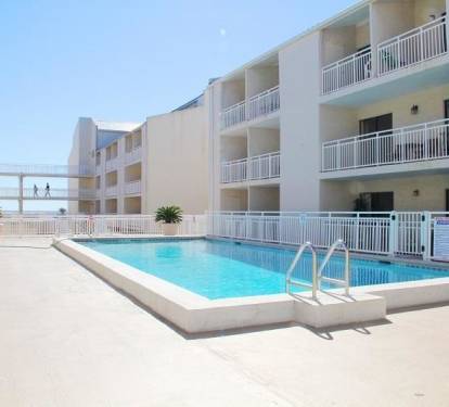 1st floor pool