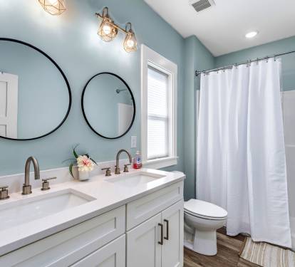 Upstairs King Bedroom 1 Ensuite Bathroom