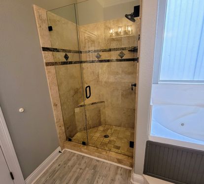 Walk-in shower & jacuzzi tub