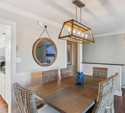 Upper level dining area