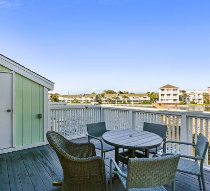Upper Level Deck