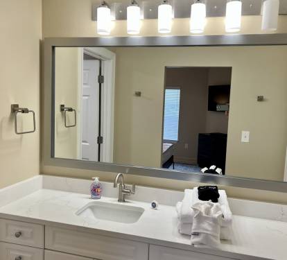 Guest Sutie Vanity