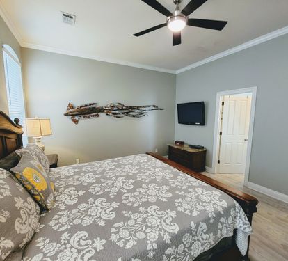 Bedroom #1 - 1st Flr King Mstr Suite with walk-in shower & tub