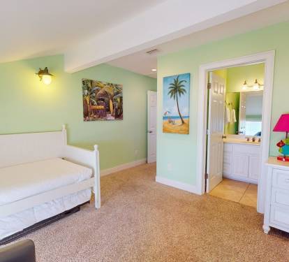 Private bath in daybed room