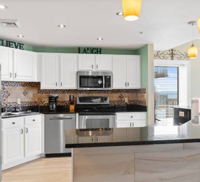 Lots of room in this kitchen