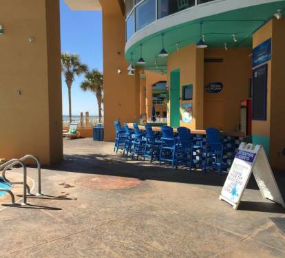 Poolside Bar & Grill (Seasonal)