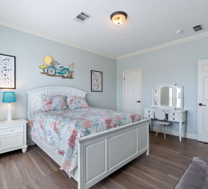 Guest Bedroom 1 (Queen)