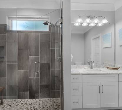 Private Master Bedroom Retreat, Smart TV, En Suite Bathroom with Walk-in Shower