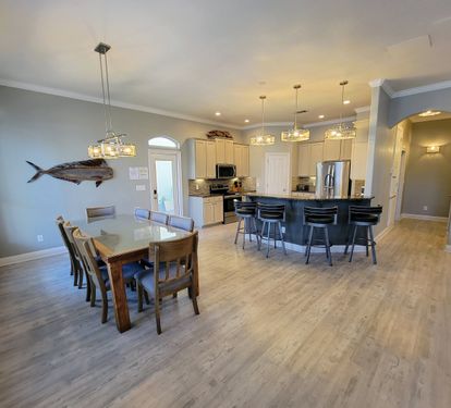 Open Kitchen and Breakfast Bar