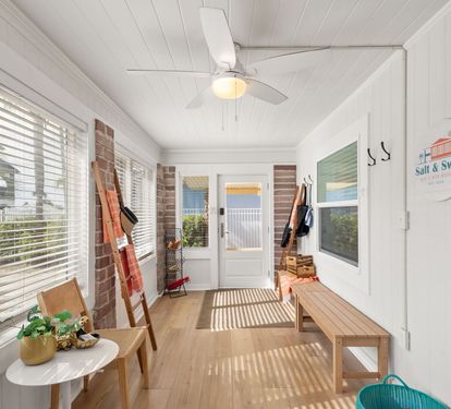 Welcome to Salt & Sway, your home base for Gulf-side living, where every detail from the sign to the surf mural tells you
this is a place worth coming back to.