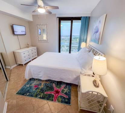 Queen Bedroom