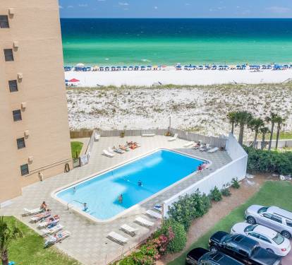Navarre Tower swimming pool- heated in Spring and Fall-a bbq grill and picnic area are also found on site